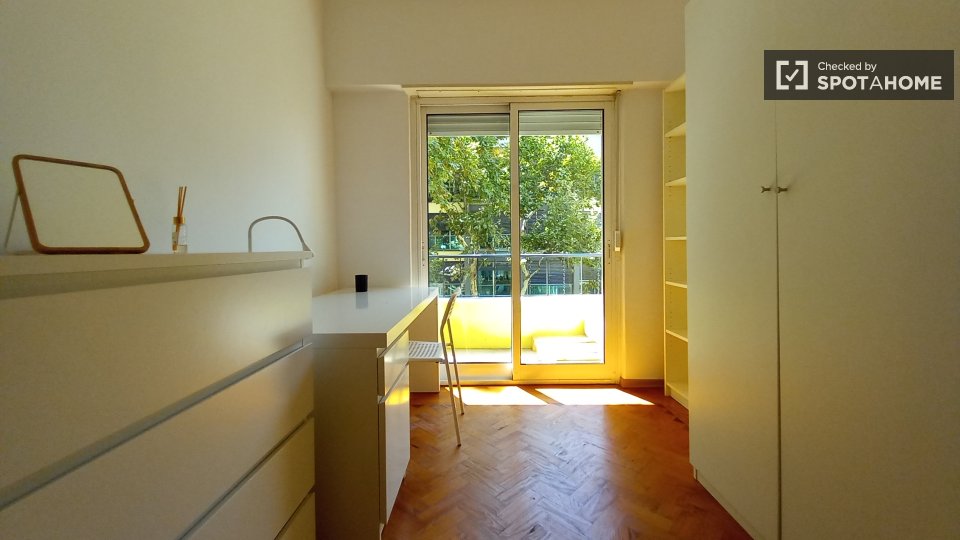 Double room Lisbon, 3 beds — photo 4