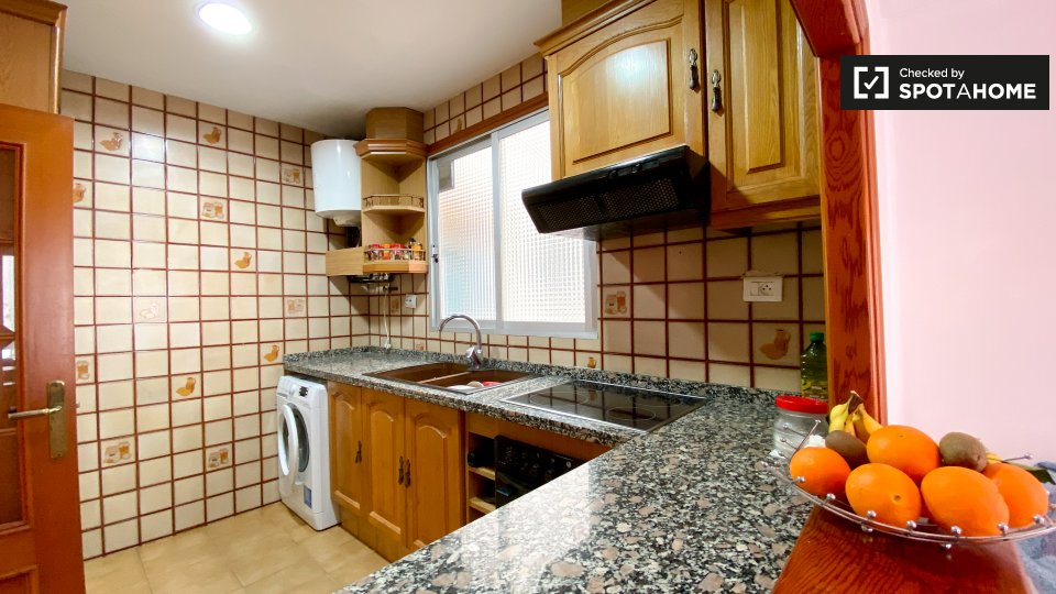 Double room Valencia, 3 beds, 75m² — photo 15