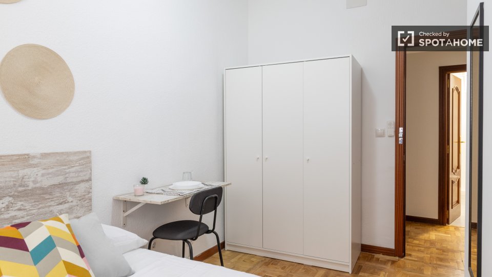 Double room Madrid, 5 beds — photo 18