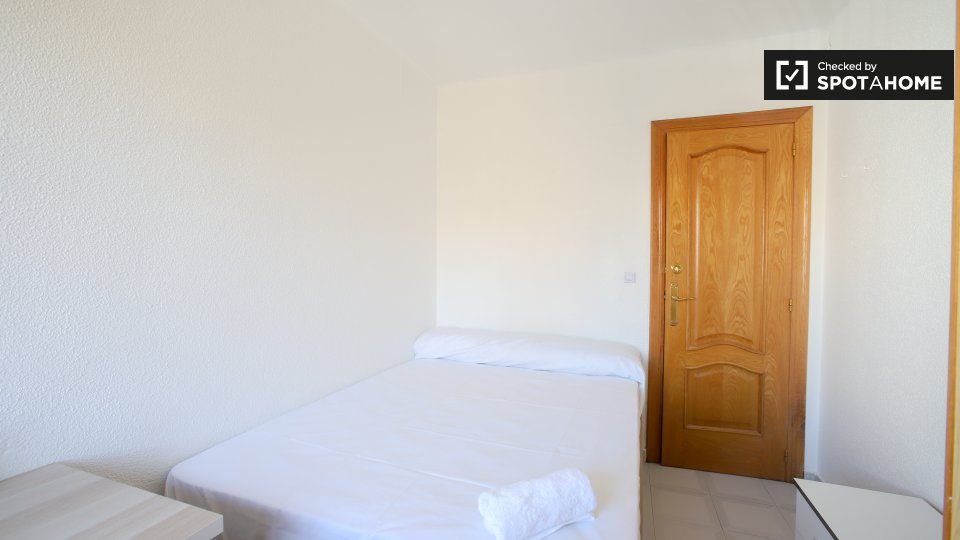 Double room Valencia, 3 beds, 100m² — photo 15
