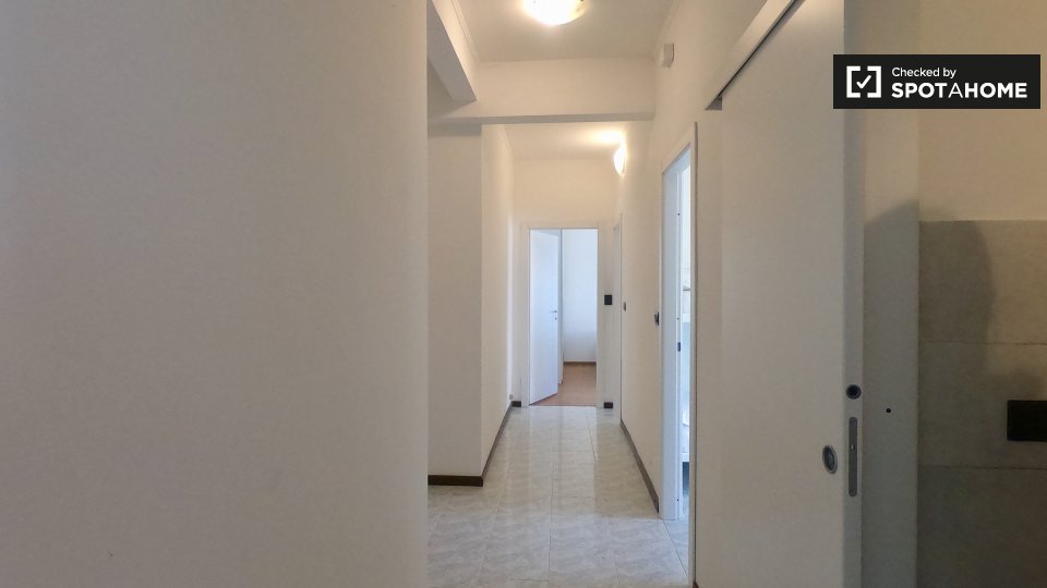 Double room Milan, 3 beds, 80m² — photo 16