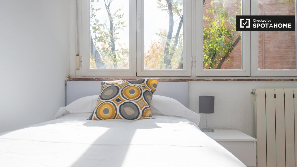 Double room Madrid, 4 beds, 74m² — photo 2