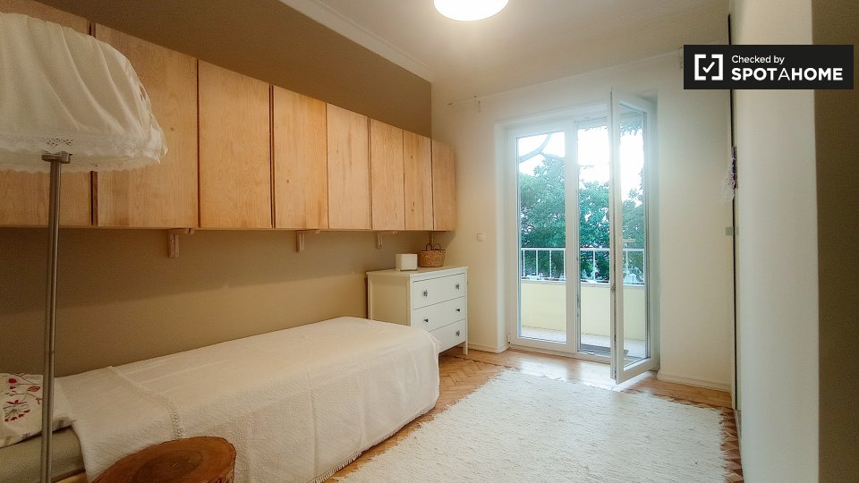 Apartment Lisbon, 2 beds, 68m² — photo 14