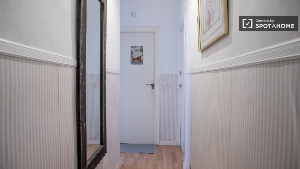 Double room Madrid, 3 beds, 50m² — photo 2