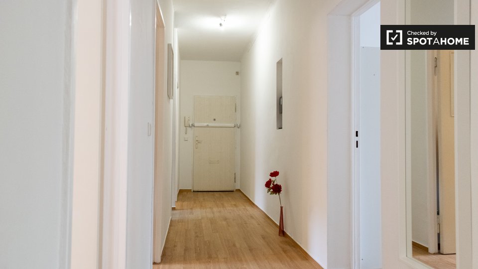 Double room Berlin, 7 beds, 100m² — photo 3