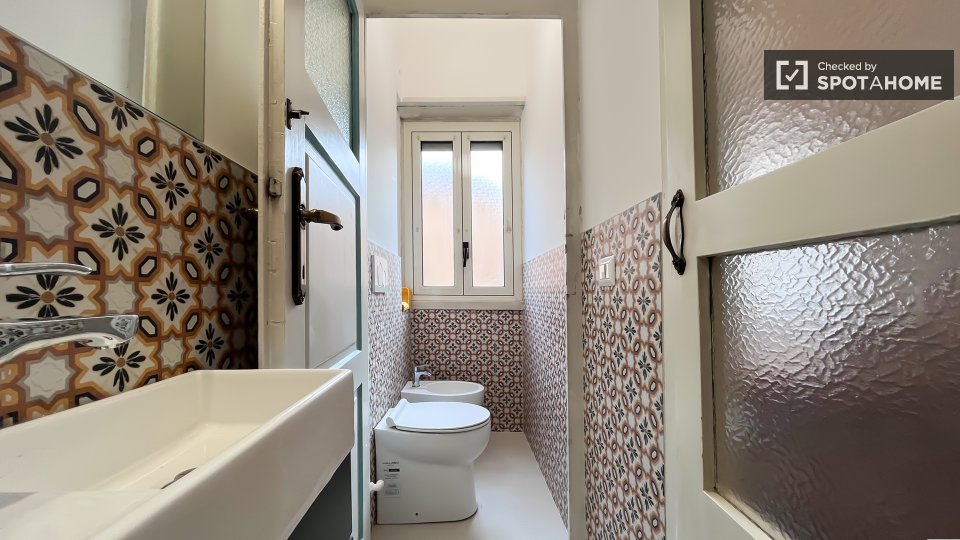 Double room Milan, 5 beds — photo 8