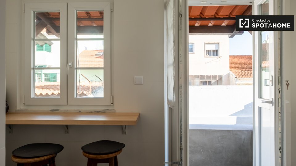 Double room Lisbon, 3 beds, 150m² — photo 7