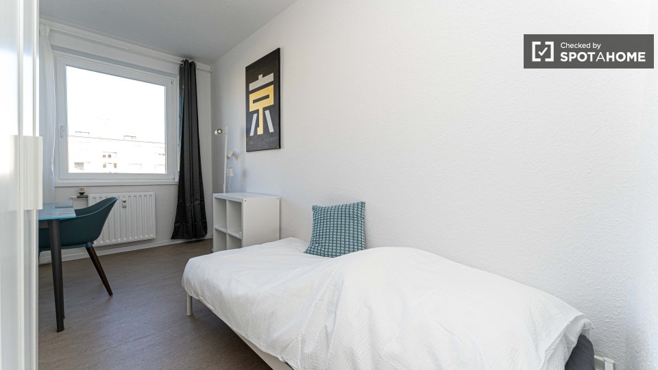 Double room Berlin, 4 beds, 68m² — photo 16