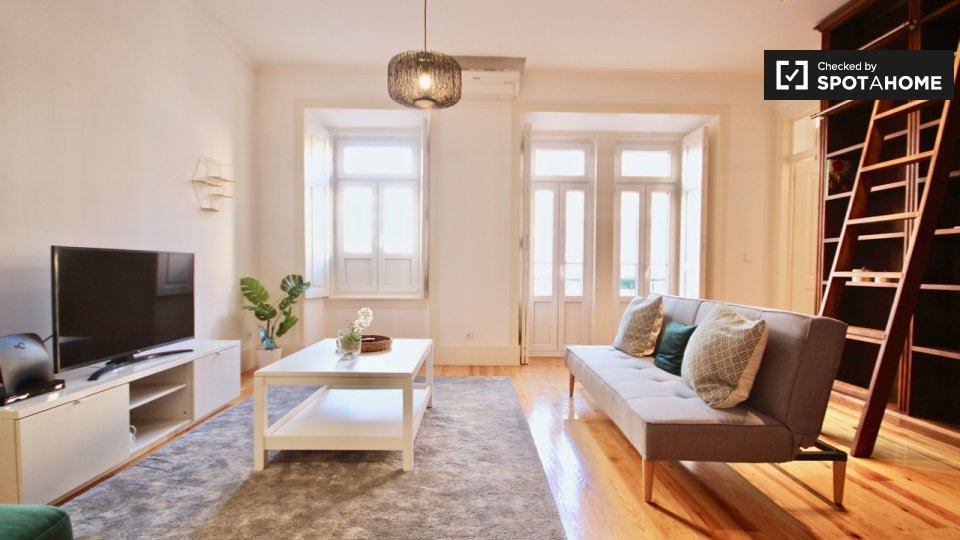 Apartment Lisbon, 2 beds, 75m² — photo 1