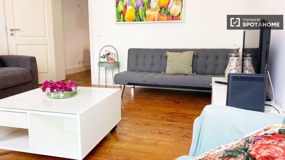 Apartment Lisbon, 2 beds, 79m² — photo 49