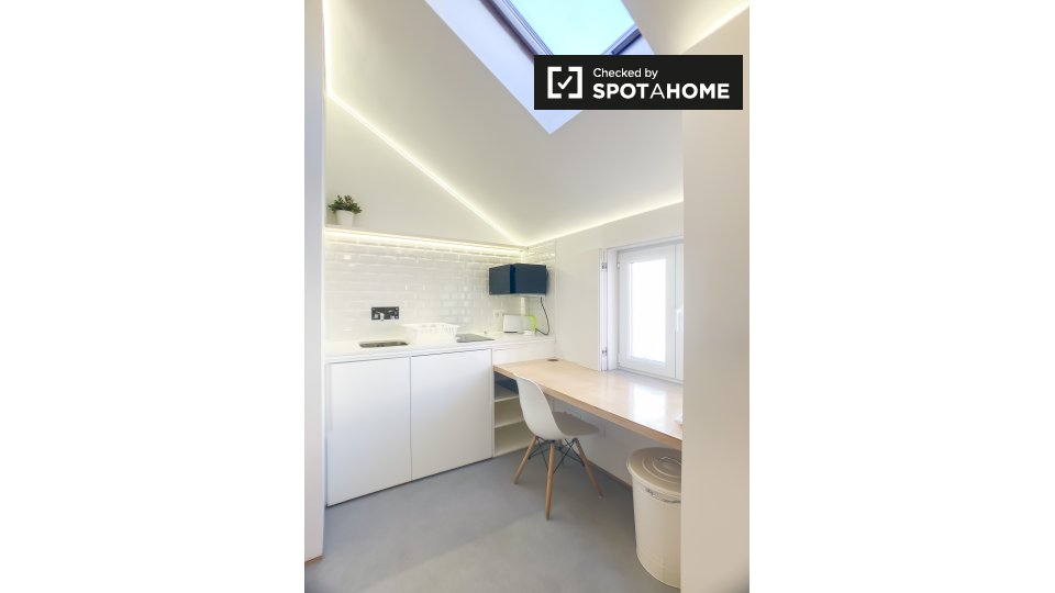 Apartment mono Lisbon, 16m² — photo 1