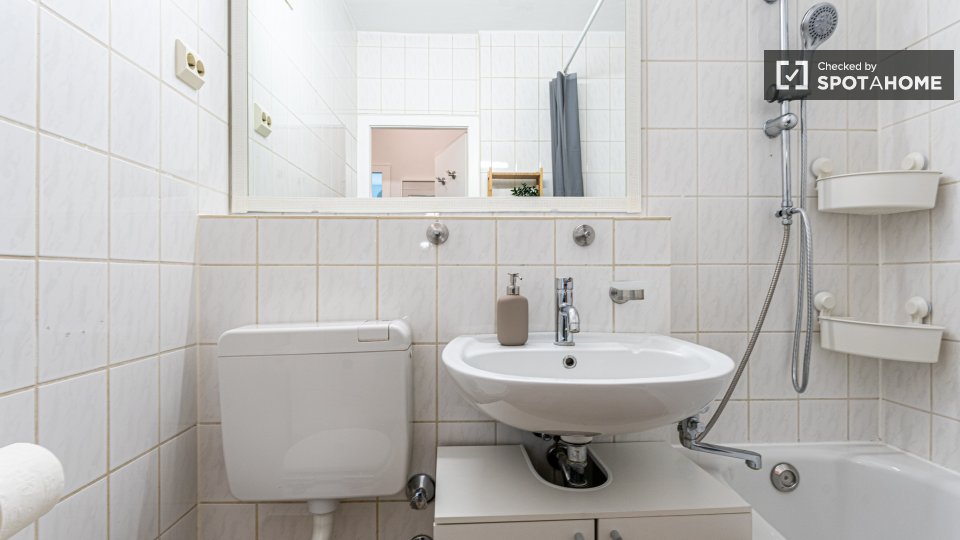 Double room Berlin, 5 beds, 59m² — photo 14