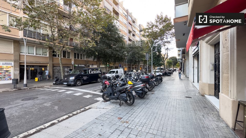Double room Barcelona, 2 beds, 60m² — photo 12