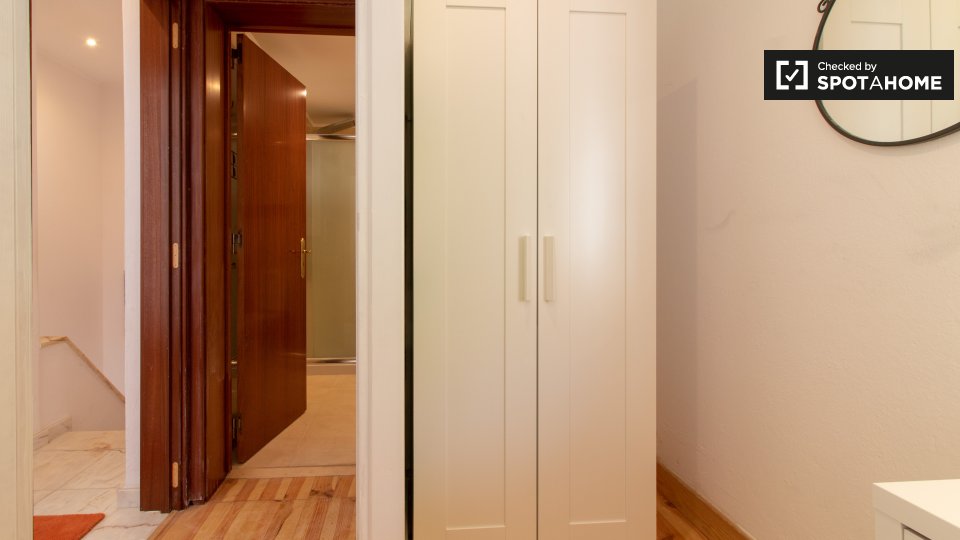 Apartment Lisbon, 5 beds, 90m² — photo 3