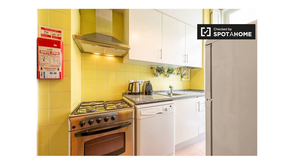 Apartment Lisbon, 2 beds — photo 17