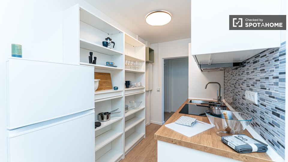 Double room Berlin, 9 beds, 158m² — photo 19