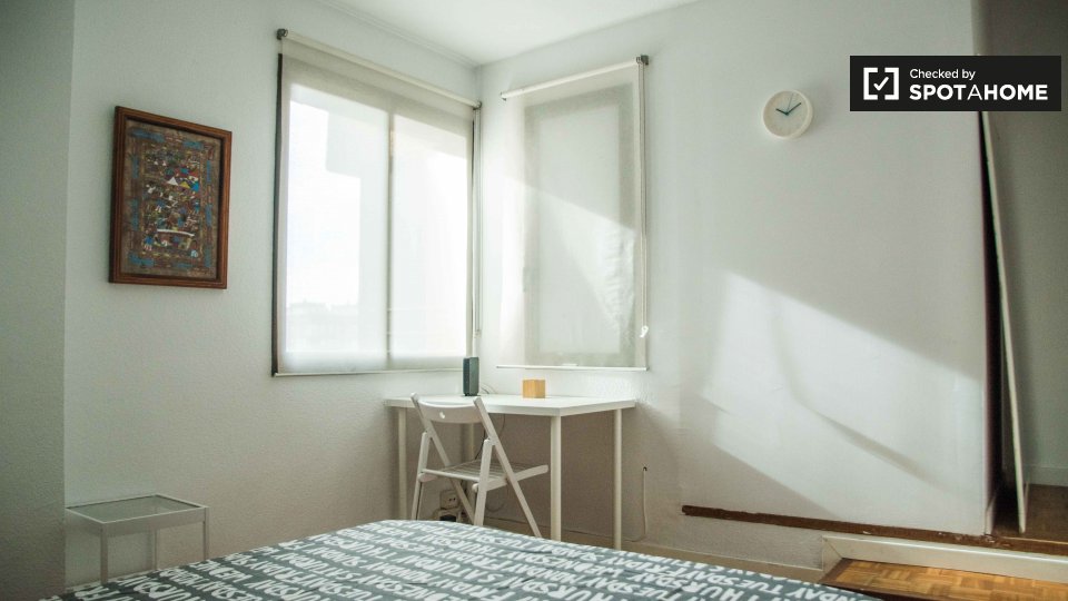 Double room Valencia, 6 beds, 140m² — photo 2