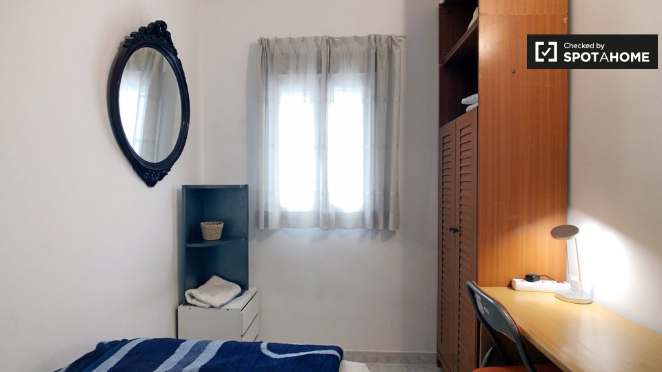 Double room Madrid, 3 beds, 40m² — photo 14