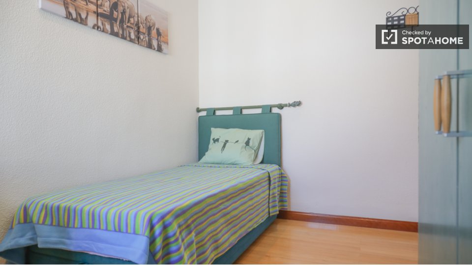 Double room Madrid, 5 beds — photo 9