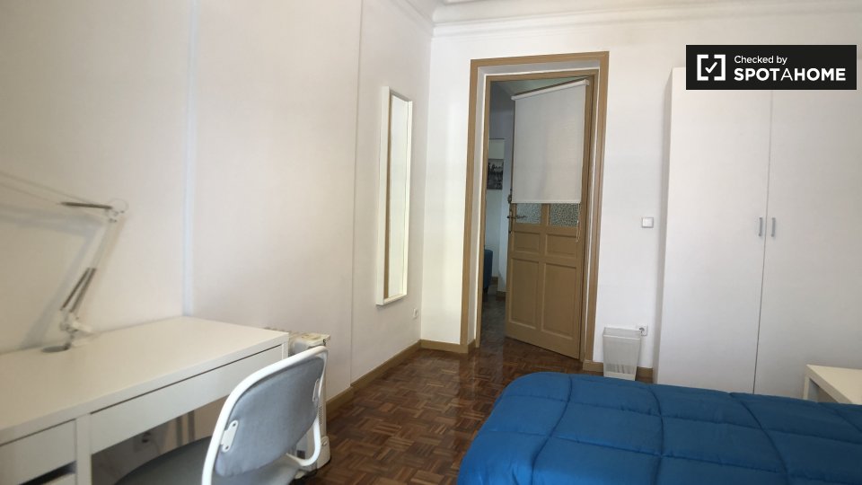 Double room Madrid, 5 beds, 100m² — photo 2
