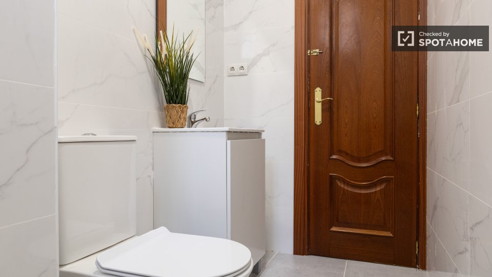 Double room Madrid, 5 beds — photo 10