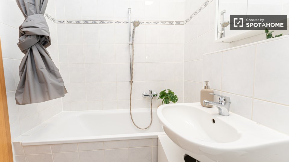 Double room Berlin, 4 beds, 62m² — photo 17