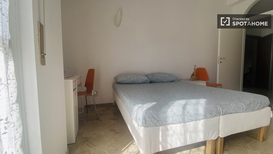 Double room Milan, 2 beds — photo 4