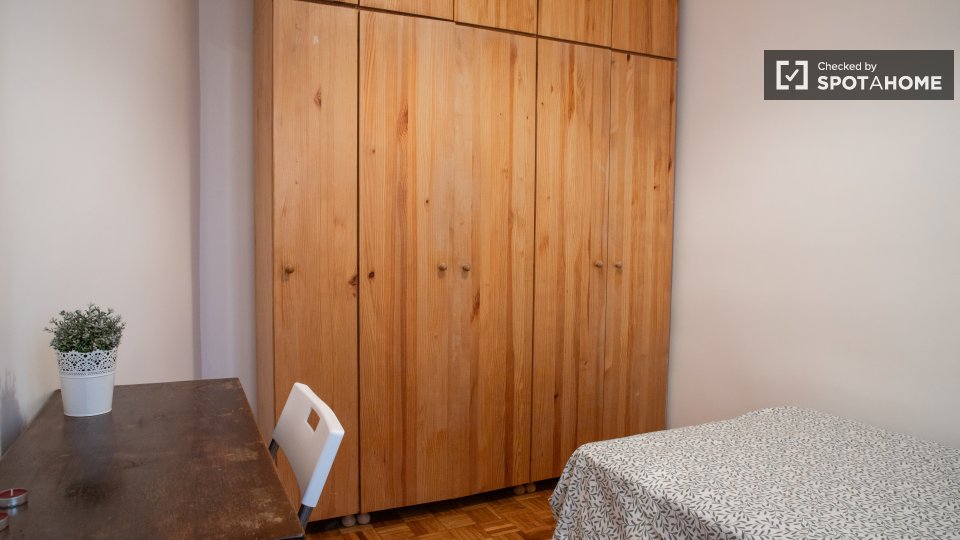 Double room Madrid, 5 beds, 120m² — photo 15