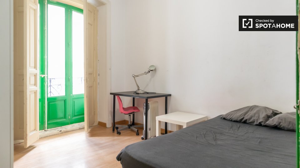Double room Madrid, 7 beds, 130m² — photo 1