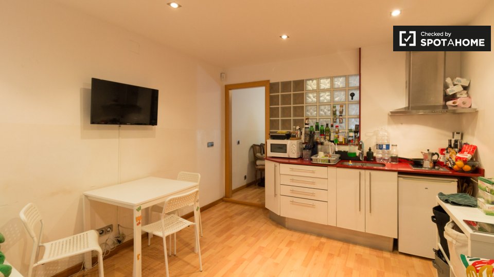 Apartment Barcelona, 1 bed, 47m² — photo 1