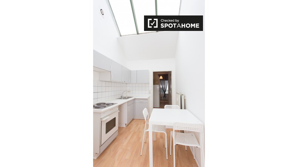 Double room Berlin, 3 beds, 67m² — photo 18