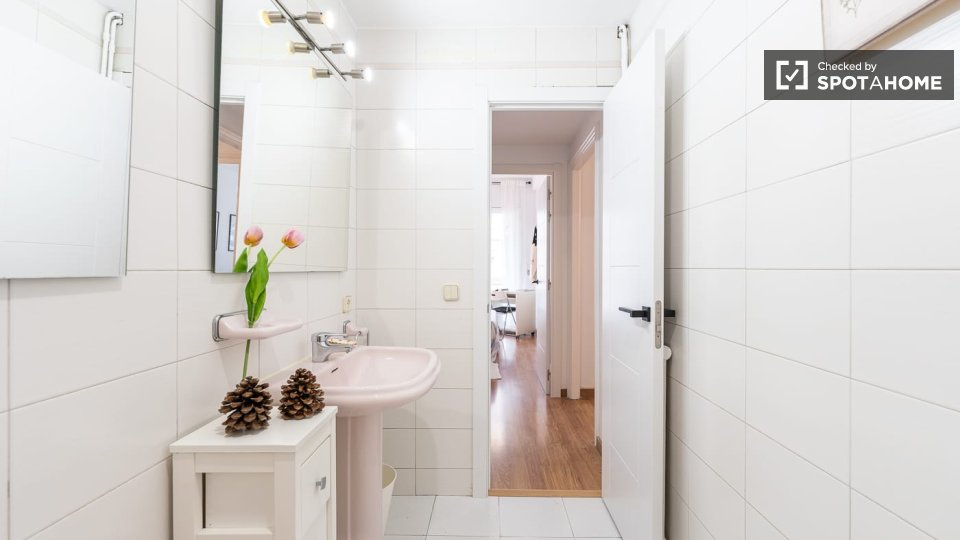 Double room Barcelona, 4 beds, 90m² — photo 5