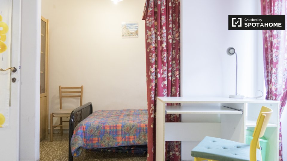 Double room Rome, 3 beds, 70m² — photo 4
