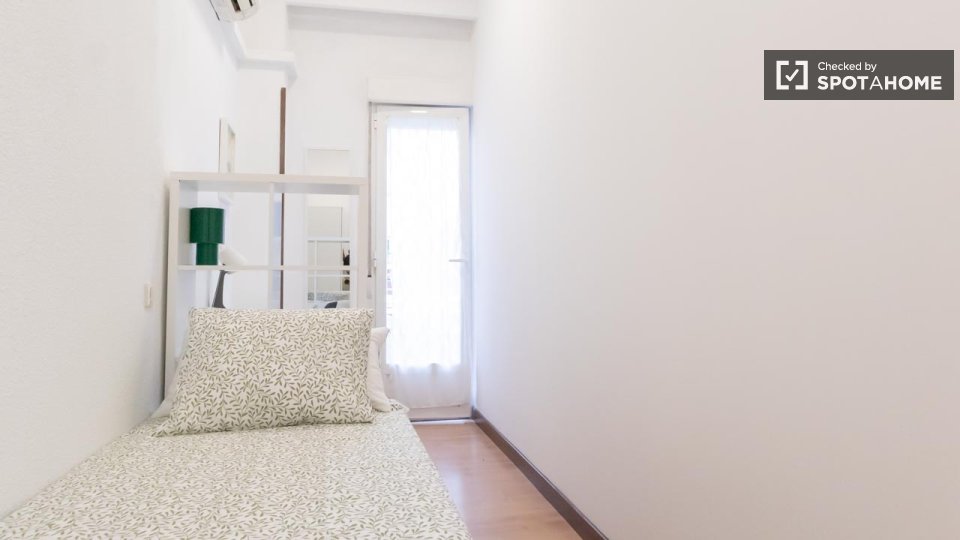 Double room Madrid, 6 beds, 116m² — photo 6