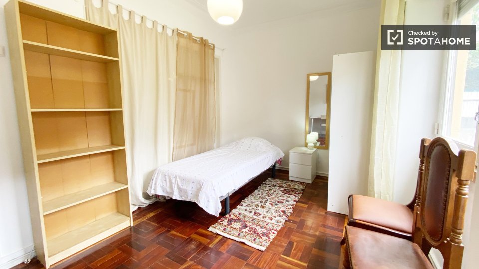 Double room Lisbon, 3 beds, 78m² — photo 46