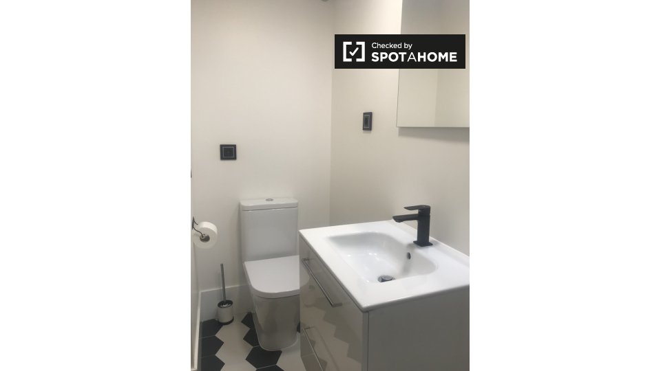 Double room Madrid, 5 beds, 190m² — photo 11