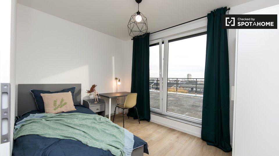 Double room Berlin, 6 beds, 190m² — photo 11
