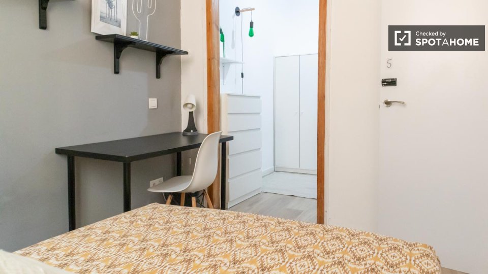 Double room Madrid, 5 beds, 100m² — photo 34