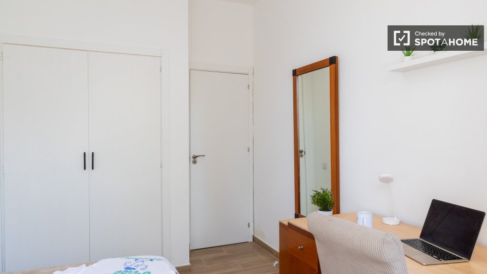 Double room Madrid, 5 beds — photo 12