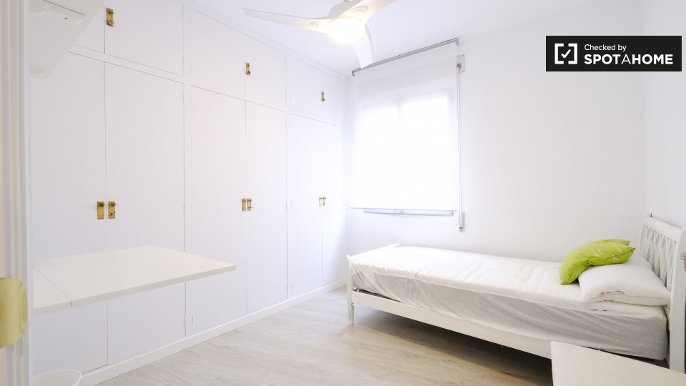 Double room Madrid, 6 beds, 160m² — photo 1