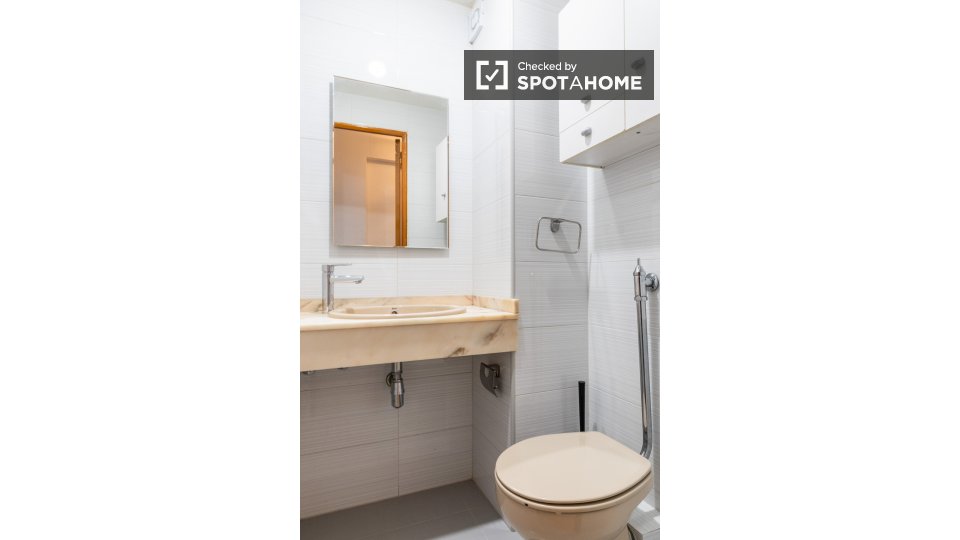 Double room Madrid, 5 beds — photo 19