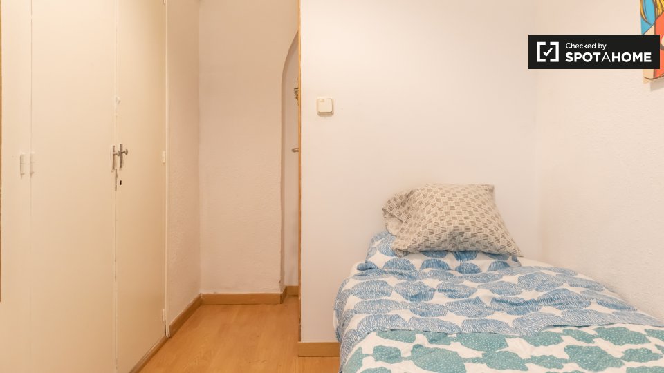 Double room Madrid, 4 beds, 100m² — photo 4