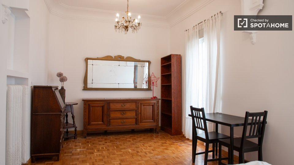 Double room Madrid, 5 beds, 120m² — photo 14