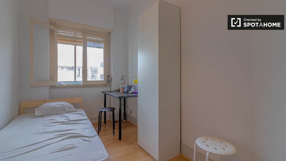 Double room Lisbon, 6 beds, 115m² — photo 2