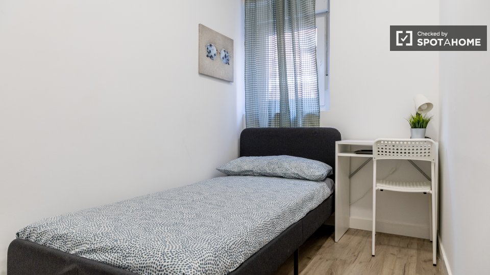 Double room Madrid, 5 beds — photo 17