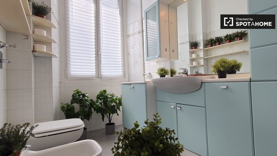 Double room Milan, 3 beds, 90m² — photo 13