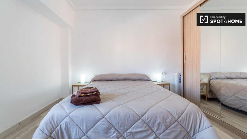 Double room Valencia, 3 beds, 85m² — photo 4