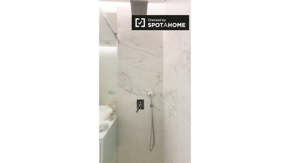 Apartment Lisbon, 2 beds, 130m² — photo 17