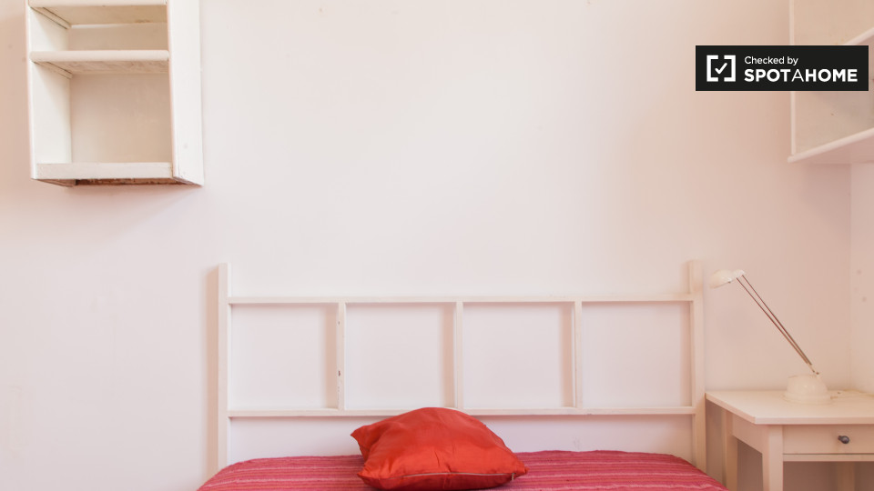 Double room Madrid, 3 beds, 75m² — photo 4