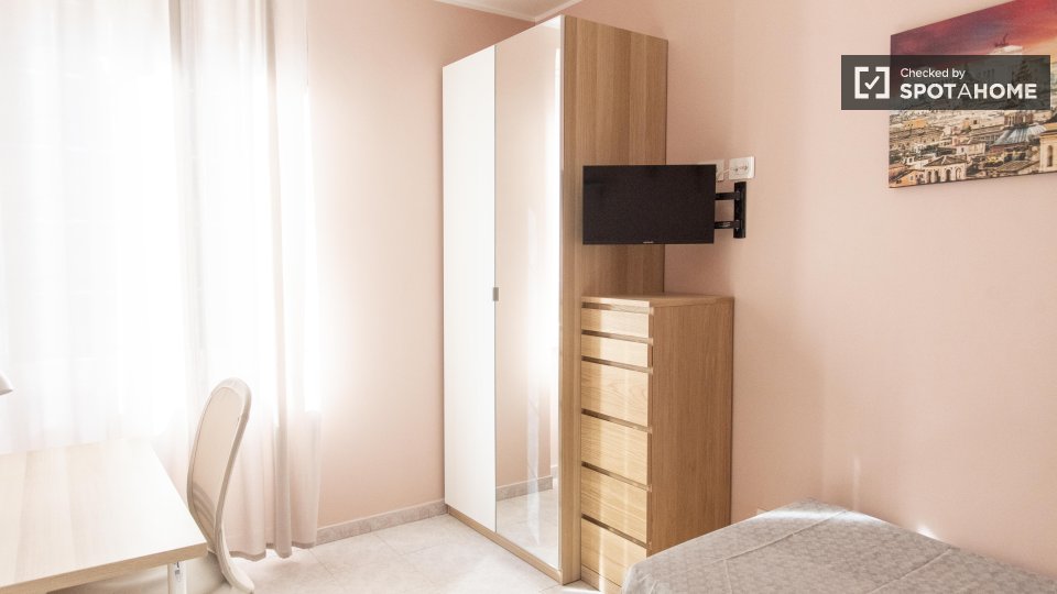 Double room Rome, 3 beds — photo 6